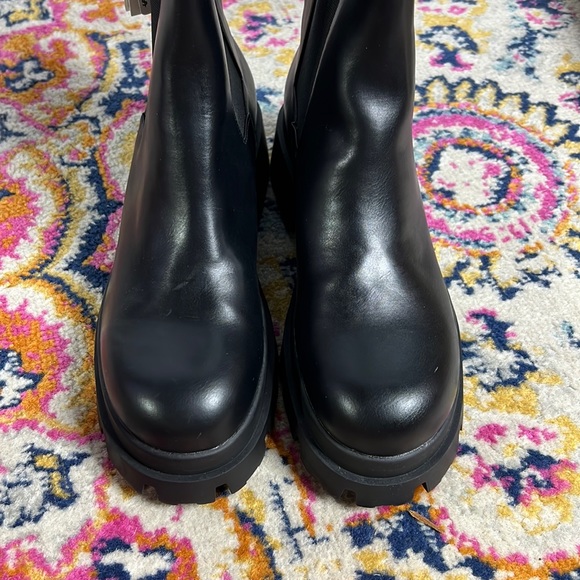 Zara vegan leather chunky lug sole boots - Picture 6 of 12